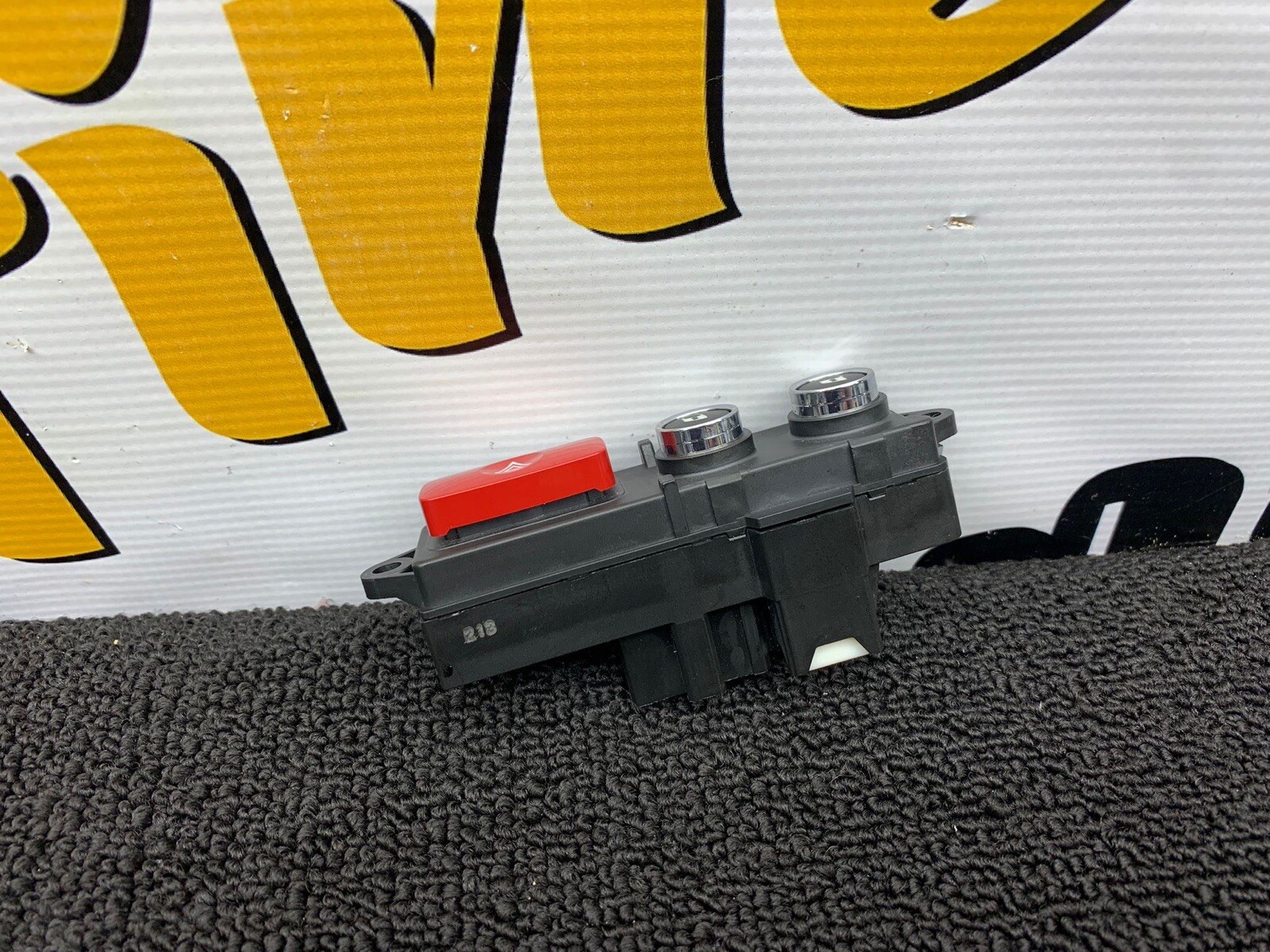 2008 MASERATI GRANTURISMO OEM HAZARD POWER LOCK SWITCH DASH 237803