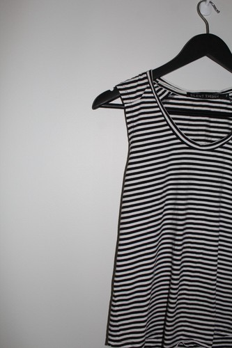 Silent Theory Women's Black & White Striped Sleeveless Tank Singlet Top Size 8 - Picture 4 of 10