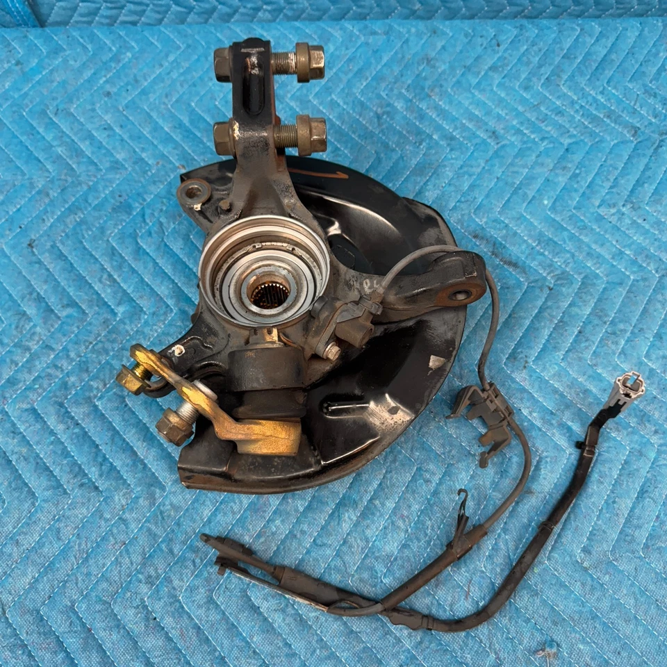 00-04 Toyota Avalon Front Passenger Right Spindle/Knuckle w/Hub OEM - Image 3 of 4