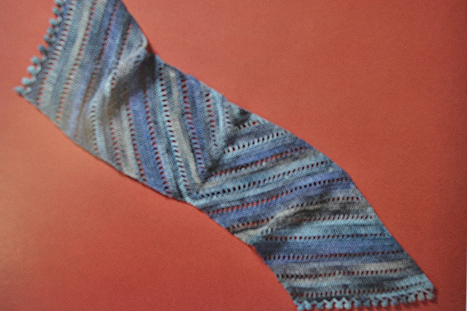 Crochet Collection 9 Projects Wraps Scarves Hat in Heirloom Patons Cleckheaton - Image 4 of 4