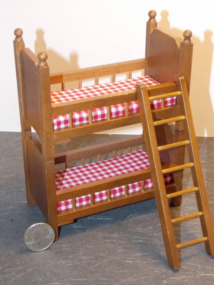 Literas miniatura para casa de muñecas nogal escala 1:12 una pulgada A1 Dollys Gallery Foto 2 de 4