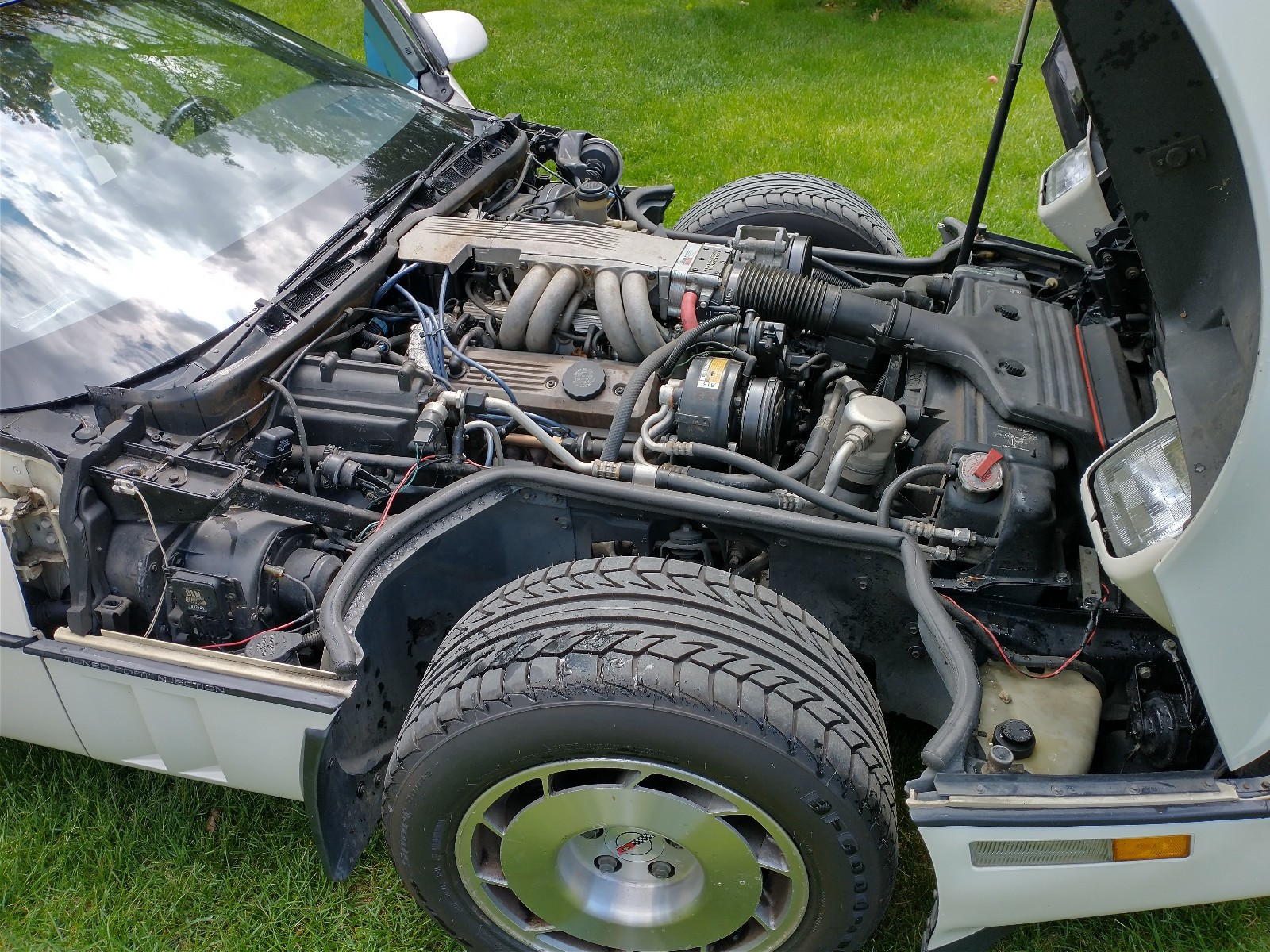 1986 White Chevrolet Corvette   | C4 Corvette Photo 5