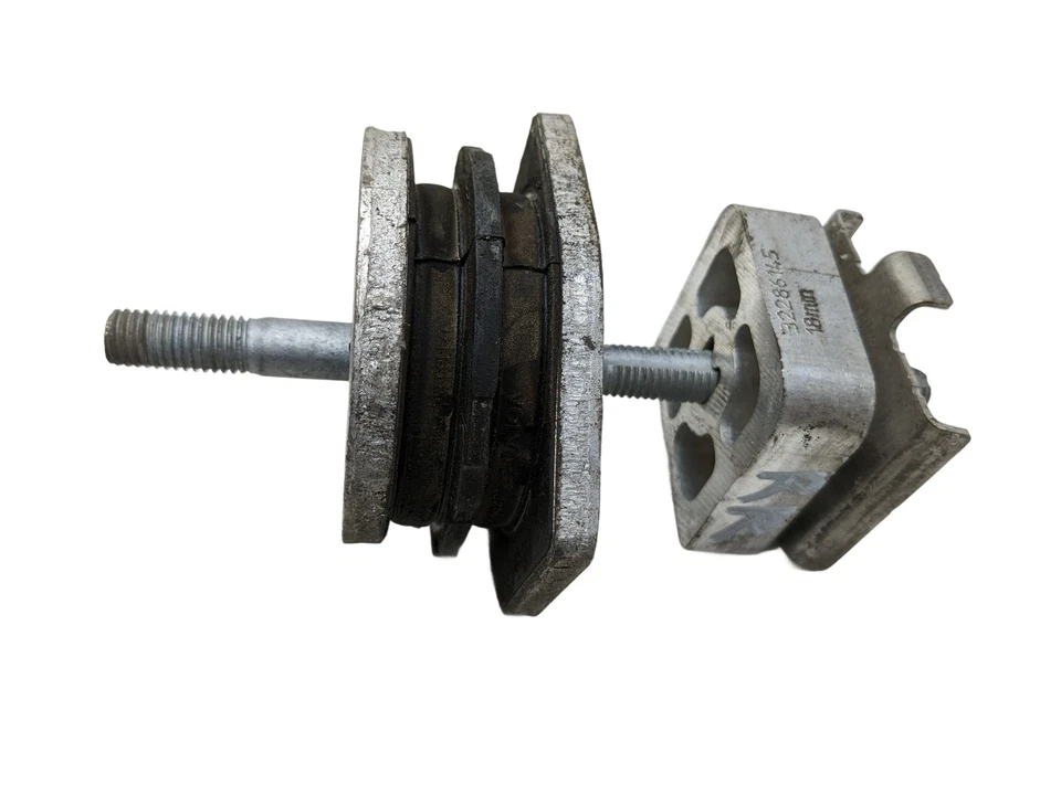 Volvo S60 2019-2024 OEM soporte de montaje de resorte de hoja trasero derecho lado del pasajero Foto 3 de 4