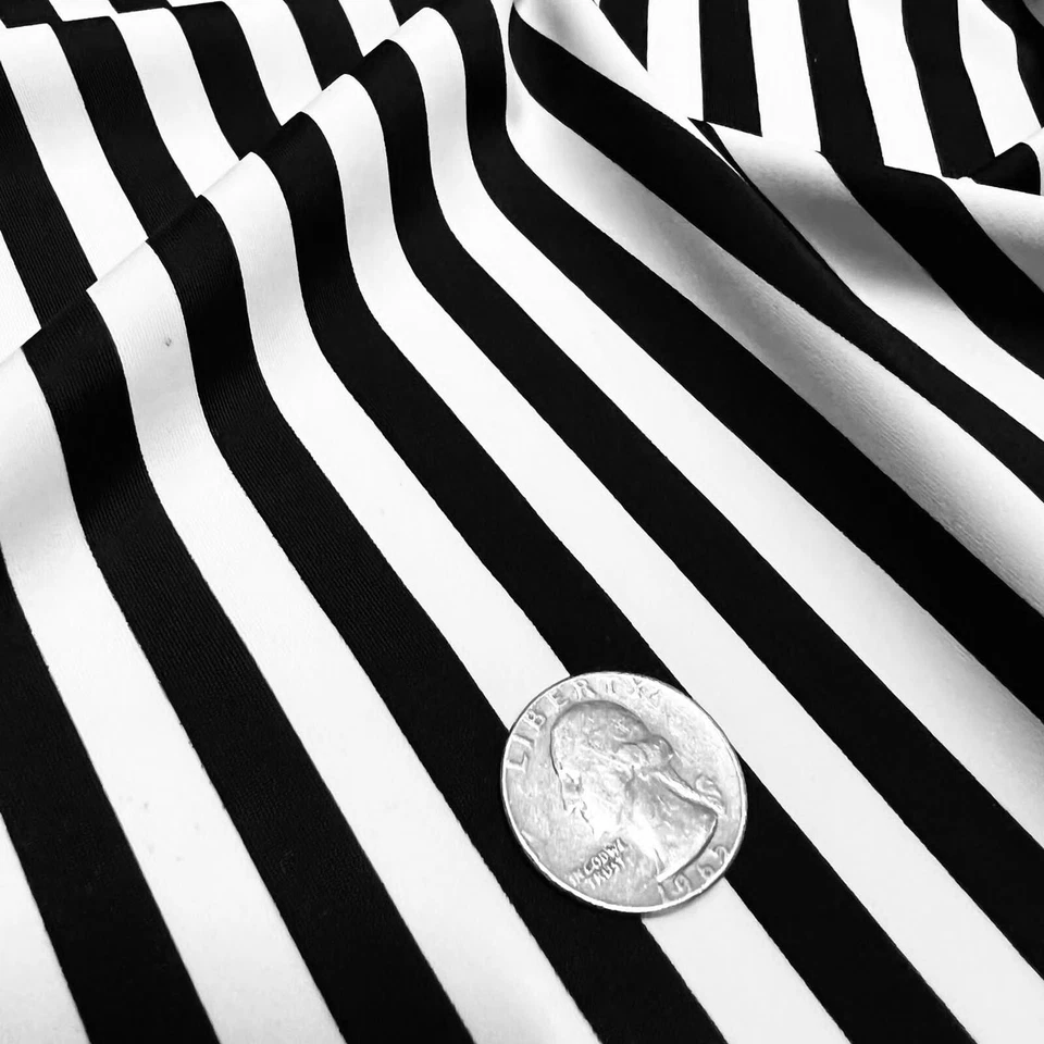 Tela de spandex de nailon con estampado de rayas blancas y negras estiramiento de 4 vías Foto 3 de 4