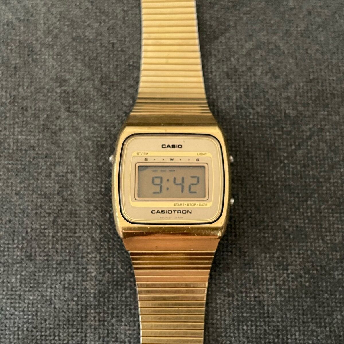 Vintage CASIO CASIOTRON 76CGS-42 Gold Plated Digital watch Vintage CASIO CASIOTRON 76CGS-42 Gold Plated Digital watch