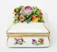 Augarten Wien Porzellan Deckeldose Dose um 1900 Blumen Erdbeeren 7,5 x 7,5 cm