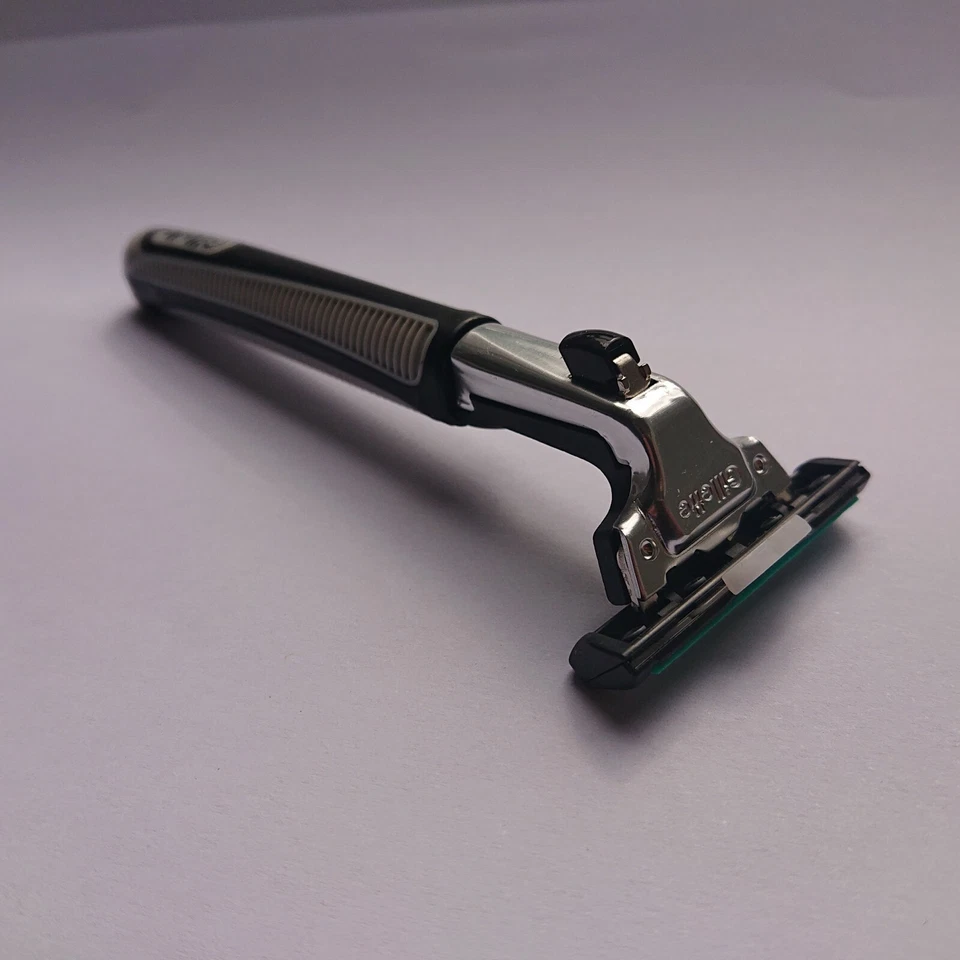 Gillette Contour Plus Razor - Aluminum Head -  - Image 4 of 4
