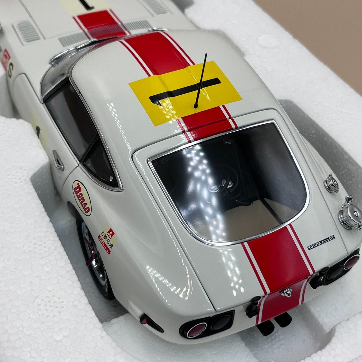 AUTOart 1/18 Toyota 2000GT 24 hrs Fuji Japan 1967 #1 Red AUTOart 1/18 Toyota 2000GT 24 hrs Fuji Japan 1967 #1 Red
