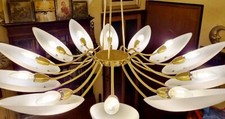 12 LUCI LAMPADARIO OTTONE LUCIDO/VETRO OPALINO DIAMETRO CM 96 X 100 H ANNI 60
