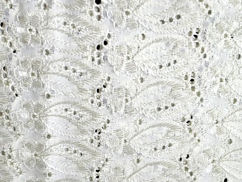 Fancy Eyelet Ivory - Linen/Cotton - 41" x 82" - Picture 5 of 7