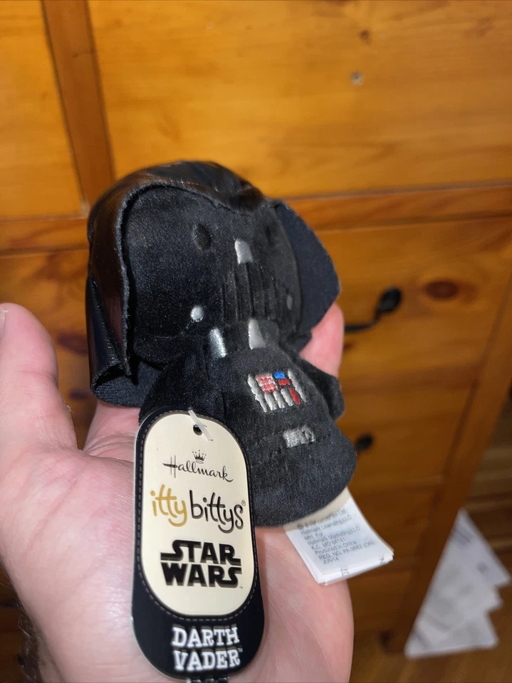 Brinquedo de pelúcia Hallmark Itty Bittys Star Wars Darth Vader 4" novo com etiquetas - Imagem 3 de 3