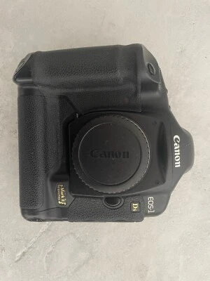 Canon EOS 1DS Mark II 16.7 MP Digital SLR Camera (spares or repairs) lot1