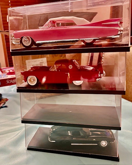 LOT  OF 4 Plastic Clear Cases for 7' Scale Cars: 9" W x 4.1" D x@4.4" H & 3 cars
