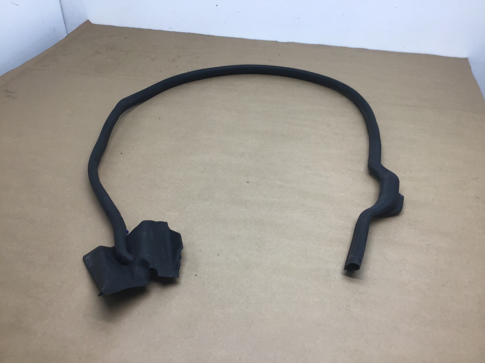 Maserati GHIBLI Front Right Passenger Door Body Seal Weather Strip 14 - 19 :O