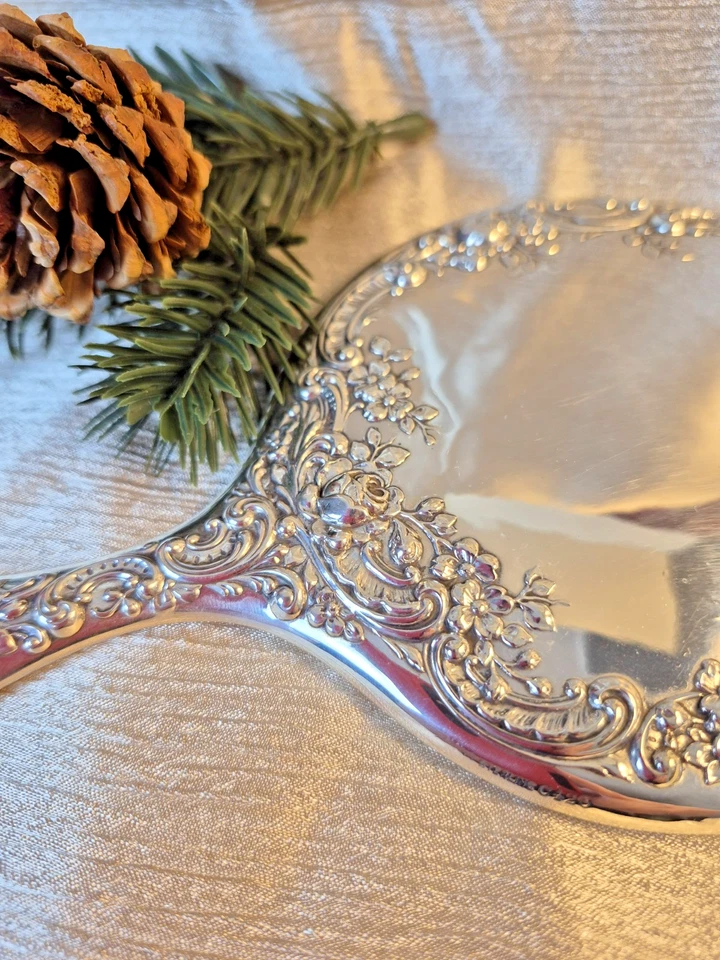 Antiguo espejo de mano de plata de ley diseño floral detallado alrededor del marco como nuevo Foto 3 de 4