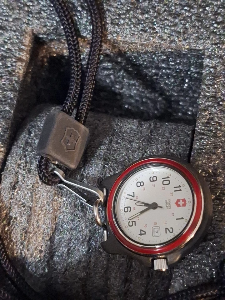 瑞士陆军品牌怀表原装挂绳运行良好状况良好。 — 第 3/4 张图片