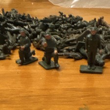 Plastic Toy Soldier Figures Lot Infantry Army Men Various Poses Loose
