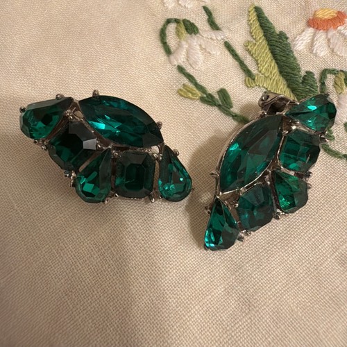 Vintage WIESNER Signed Emerald Green Crystal Marquise Cut Clip Earrings - Afbeelding 7 van 11