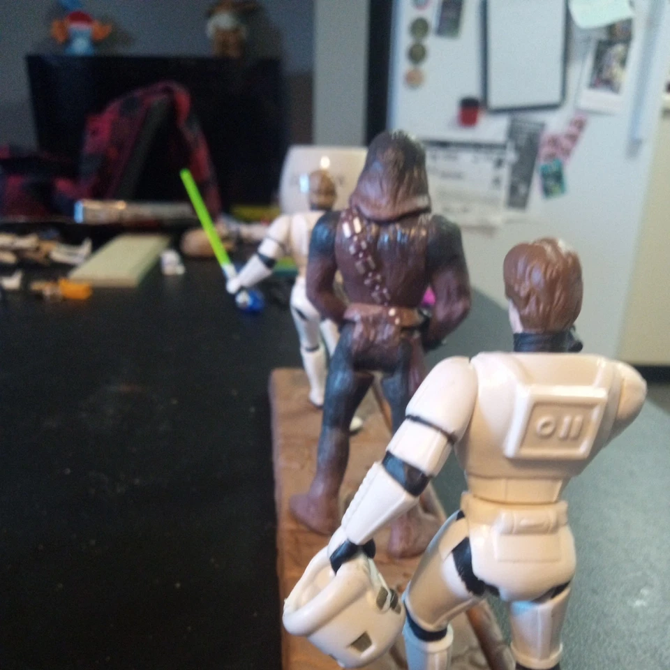 Lote de 3 figuras de acción de Star Wars incluyendo Chewbacca, Han Solo, Luke Skywalker Foto 4 de 4