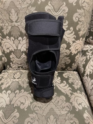 BioSkin FC Crossfire w/ Conforma Hinge Knee Brace with Front Closure Large 51803