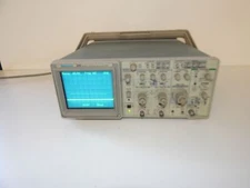 TEKTRONIX 2211 DIGITAL STORAGE OSCILLOSCOPE  (IWJ6)