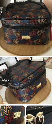 BNWT DKNY Navy Black Make Up Case Kulturbeutel Reisetasche Monogram Red Inner.