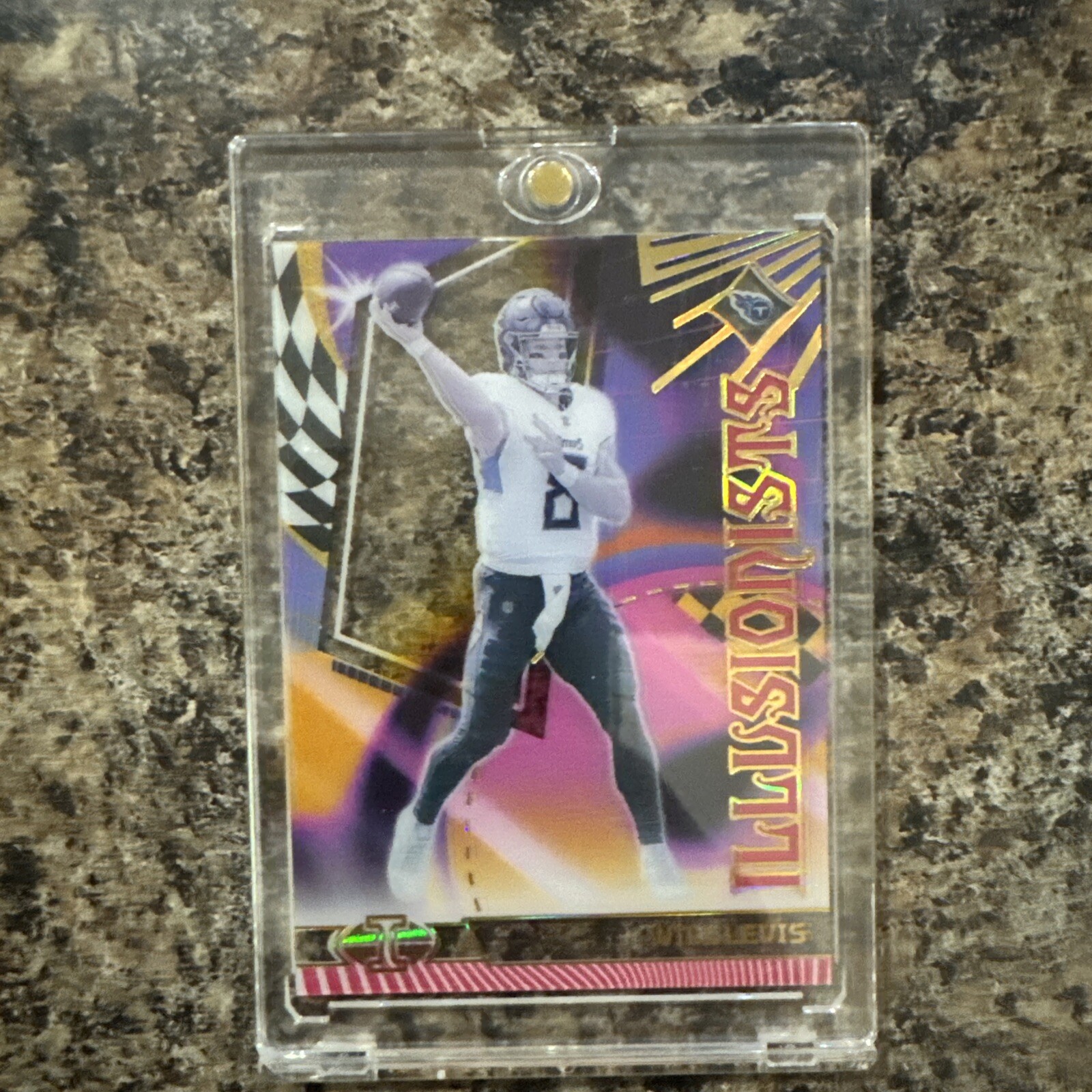 2023 Panini Illusions ILLUSIONISTS Will Levis PINK /399 RC (Slight Mark)