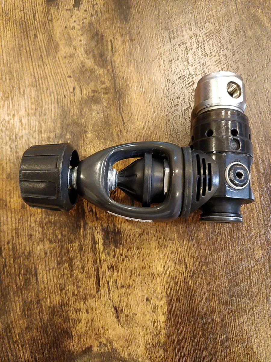 ScubaPro diving regulator 1st stage hybrid of mk20 and mk20 ultra light