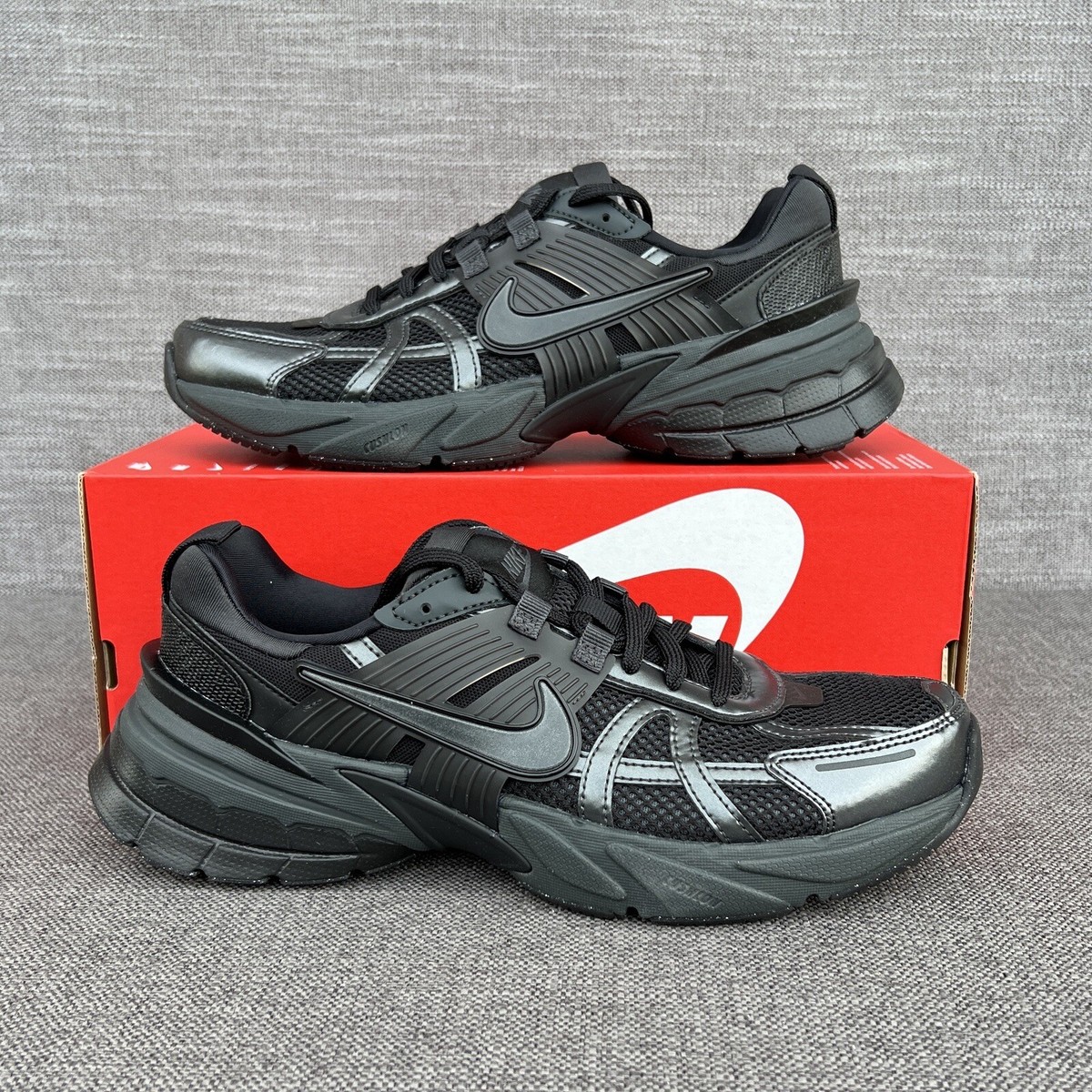 春先取りの V2K Nike Run 10 Size Women’s (FD0736-001) Black Triple New 靴
