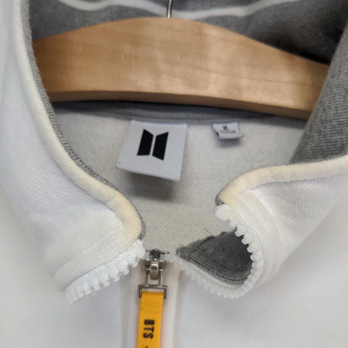 BTS マクドナルド コラボ クルーネック スウェットトレーナー XLサイズ BTS McDonald's Men's 1/4 Zip Sweatshirt White XL Long Sleeve