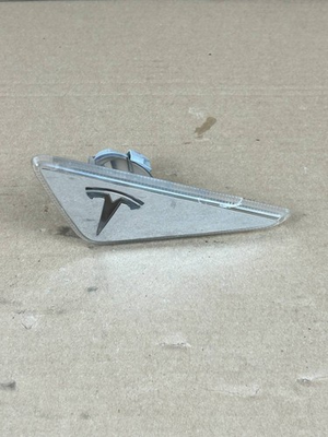 #ad OEM 2012 2016 Tesla Model S Front Left Driver Side Turn Signal Repeater 6007707 $57.50