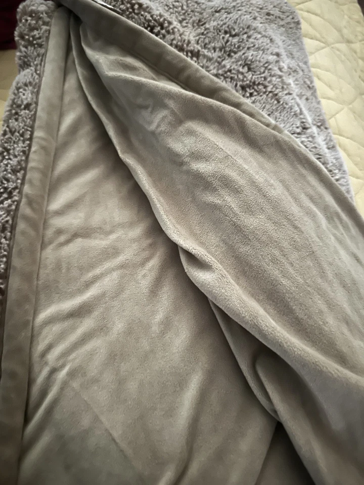 Rachel Roy Suave Imitación Piel Oeko-Tex aprox 60”x60” Marrón Usado en Excelente Condición Foto 2 de 4