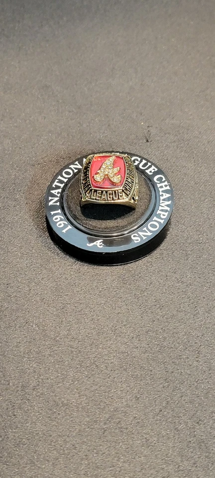 Anillo réplica campeonato de la Liga Nacional Atlanta Braves 1991 nuevo en caja Foto 3 de 4
