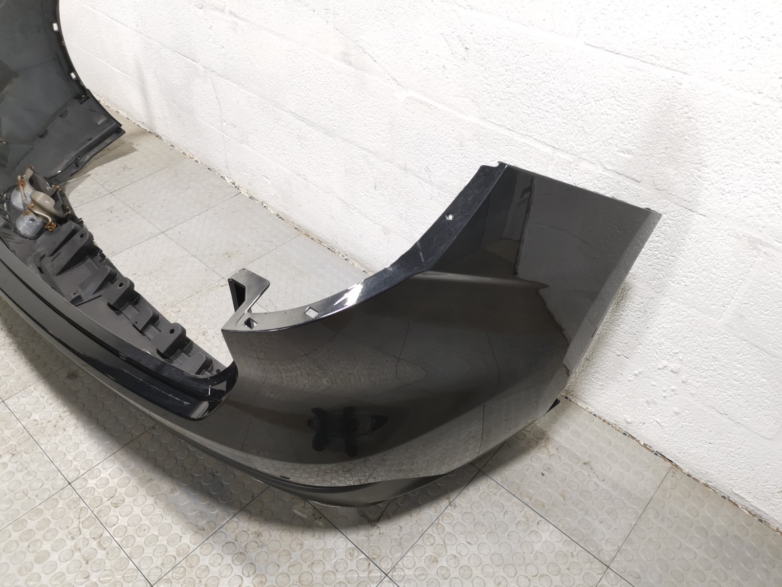 Maserati Levante S AWD 2017 Rear Complete Full Bumper Cover Black Color OEM