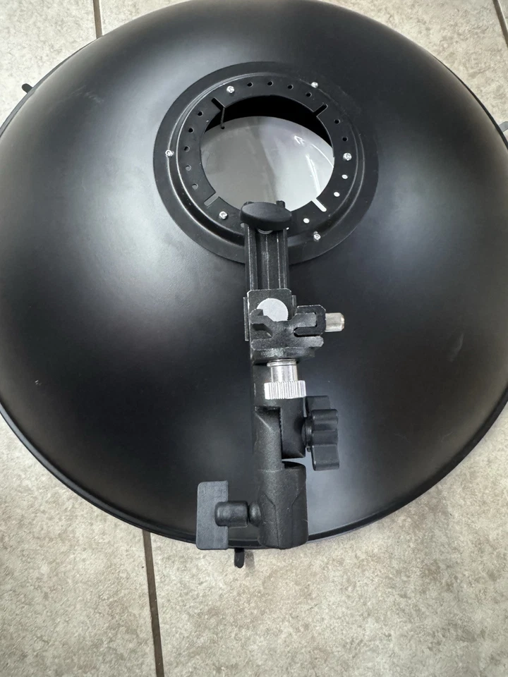 Beauty dish 21.5” with Honeycomb Grid, Diffuser And Speed light Mount - Image 4 of 4