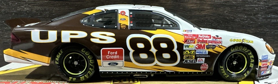 2003 Dale Jarrett #88 UPS Ford Taurus 1/24 Action NASCAR Diecast - Image 4 of 4