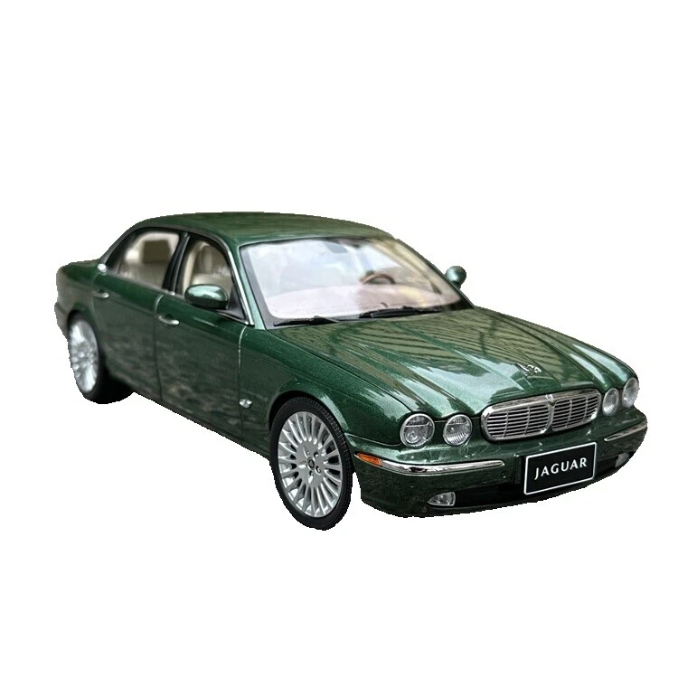 1:18 White Metal Diecast Cars