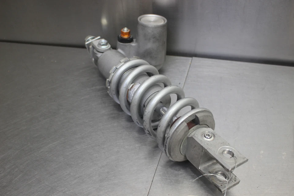 17-19 YAMAHA YZF R6 Rear Shock Suspension Foto 2 de 4