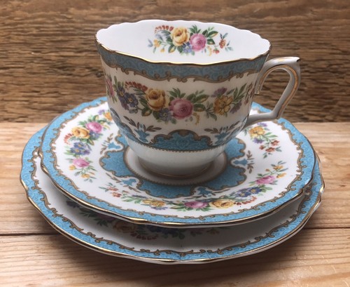 Vintage Crown Staffordshire Bone China Trio/4 Piece Part Tea Set/Floral Design - Picture 3 of 7