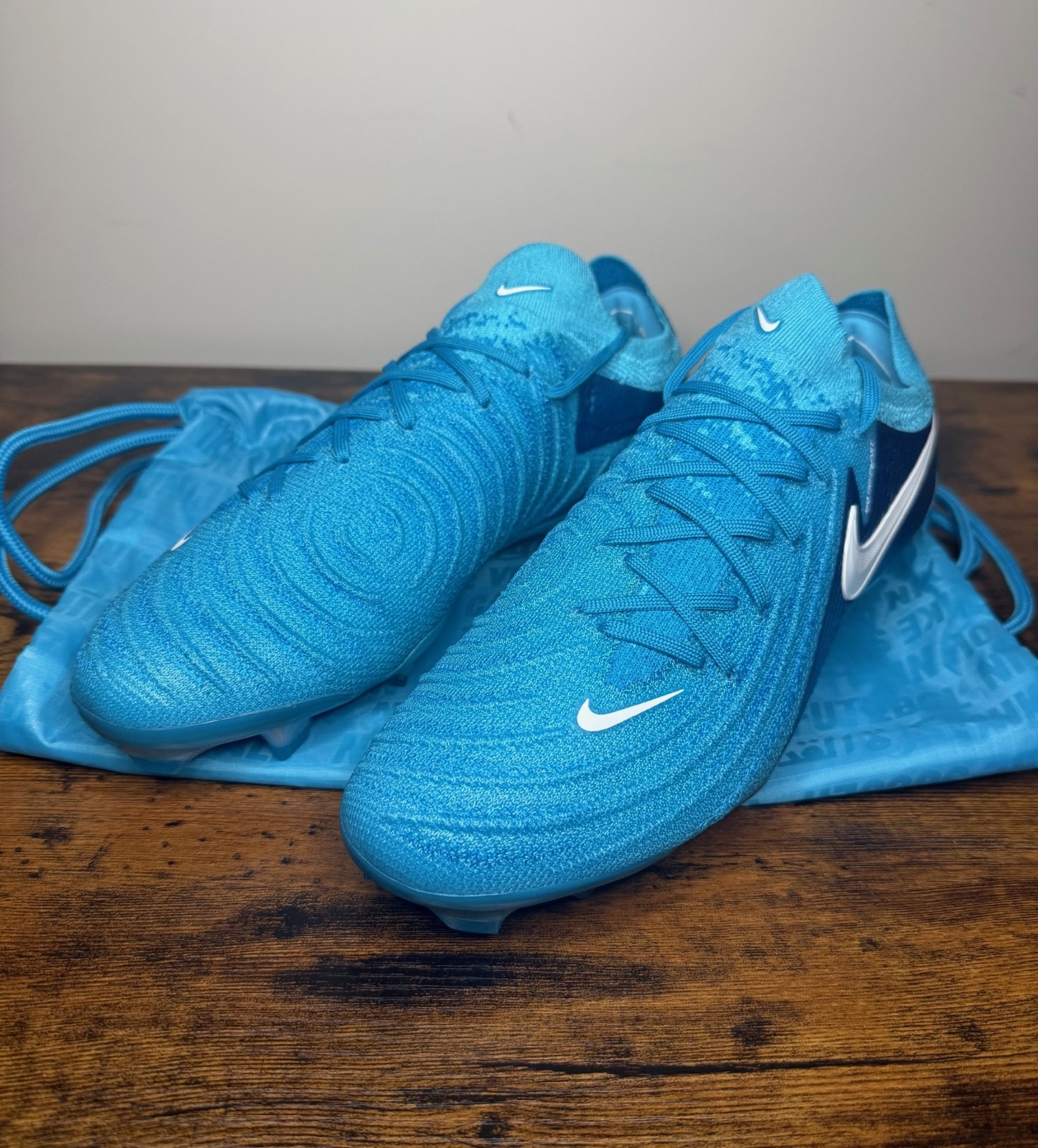 Nike Phantom GX II Elite FG évitez les glissades avec ces crampons Blue Fury