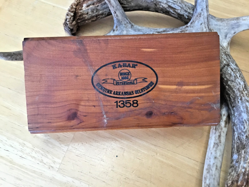 Ka-Bar Genuine Arkansas Oilstone #1358, Cedar Box, Instructions