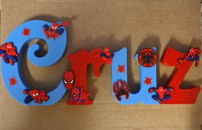 Personalisierte freistehende Namensschild aus Holz verbunden Spider-Man Motiv