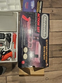 Nintendo NES Action Set w/ Box Zapper 2 Controllers + Mario Duck Hunt CIB
