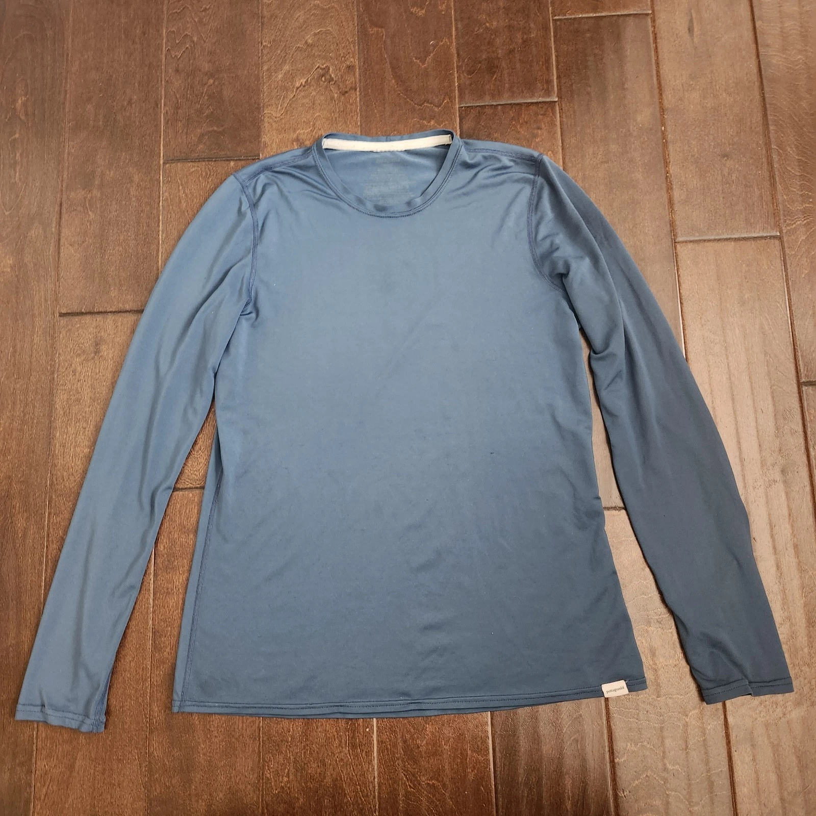 Patagonia Women's Medium Long Sleeve Base Layer Performance Shirt Blue