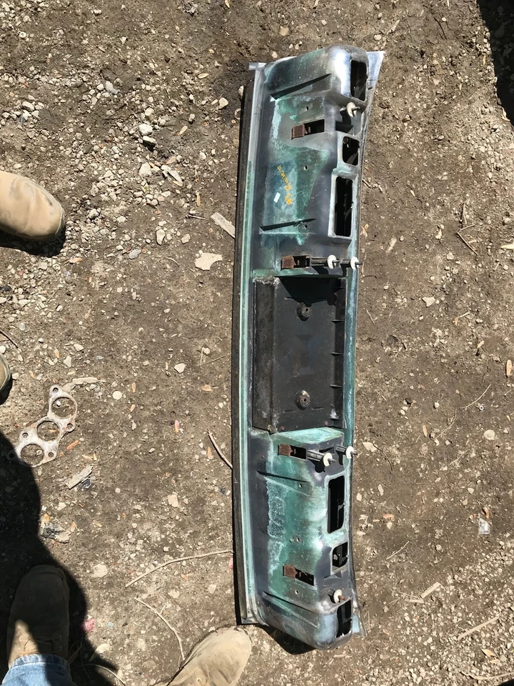 91 92 93 Buick Riviera Tail Light Lamp Housing Finish Panel License Plate Trim - Image 2 of 2