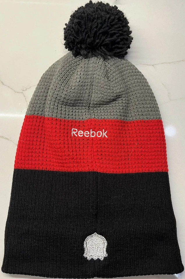 Nuevo Reebok Chicago Blackhawks NHL Hockey Waffle Tejido Pom Pom Invierno Sombrero Gorro Foto 4 de 4
