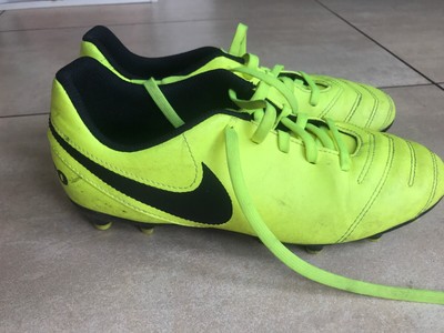 nike tiempo neon