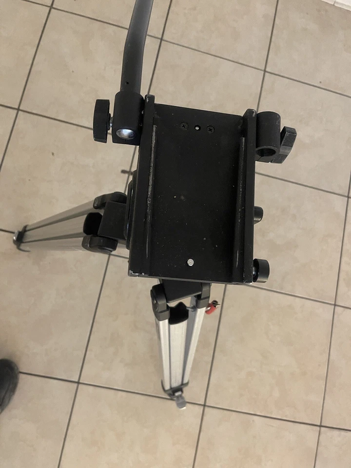 Trípode T40 ¡Listo para configurar tus cámaras profesionales en mínimas condiciones! Foto 2 de 4