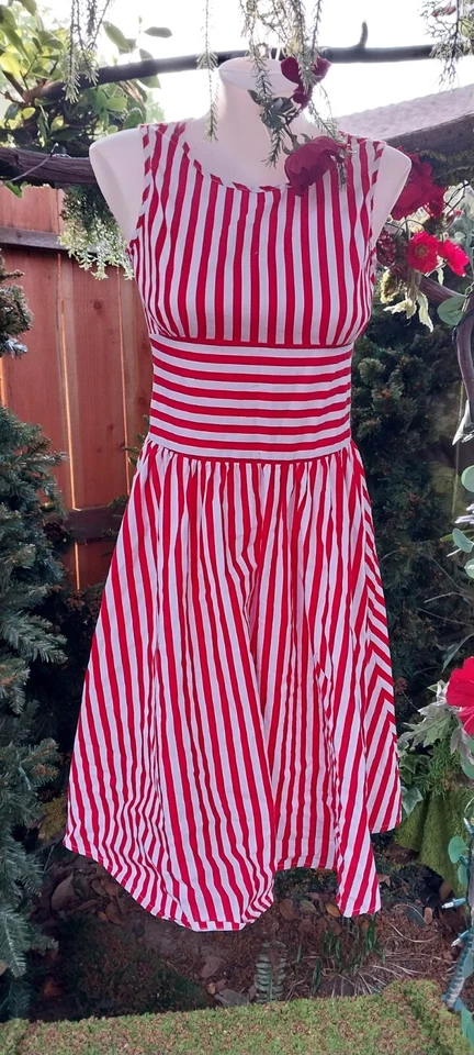 Vestido de verano a rayas favorecedor y adorable de colección años 80. Ligero, Midi, Talla S Foto 4 de 4