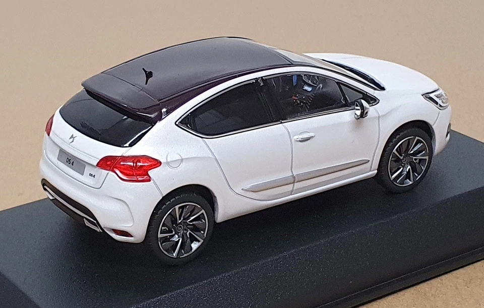 Norev escala 1/43 diecast 155457 - Citroen DS 4 2015 - blanco Foto 2 de 4